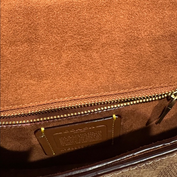 Coach Willow Saddle Bag In Signature Canvass - Picture 6 of 10
